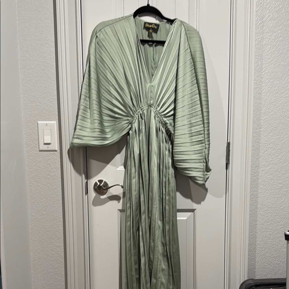 Dress Day Sage Green Drape Sleeve Dress